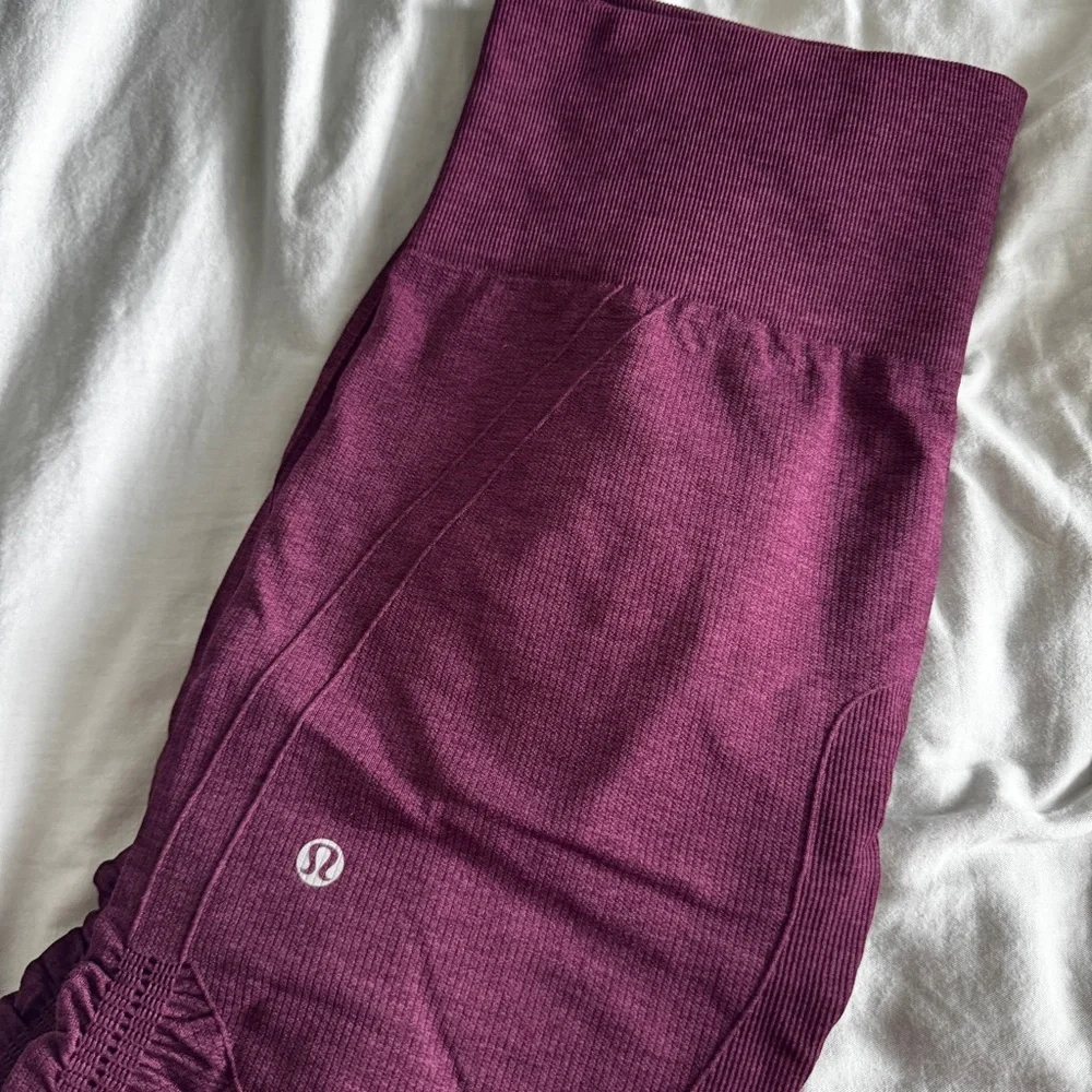 1 Lululemon In The Flow Crop II - Heathered Bordeaux Drama